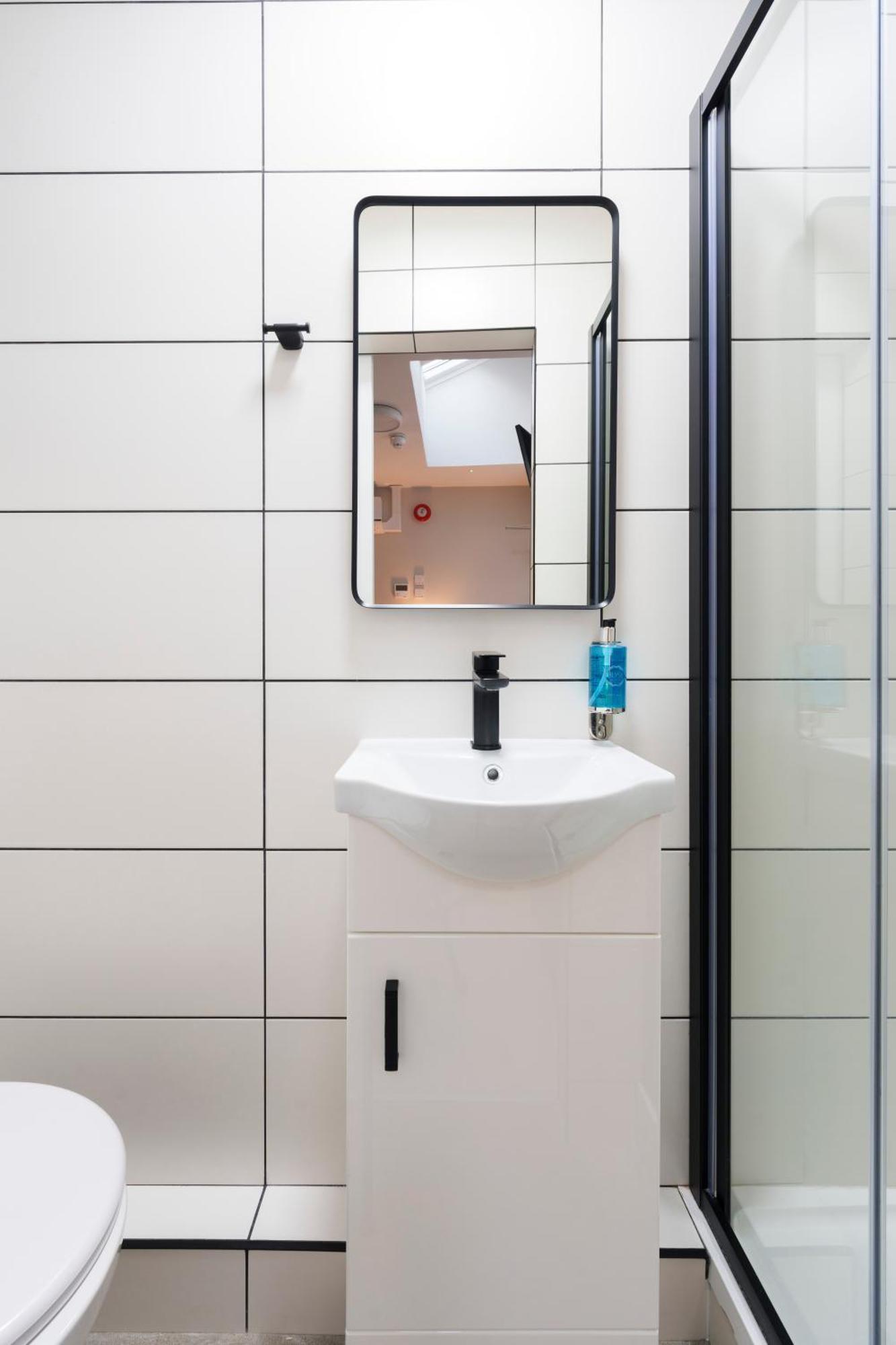 Single Room,1646949696:JPEG